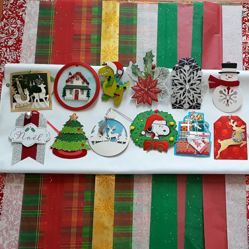 Christmas Gift Tags & Holiday Tissue Paper Set - Picture 1 of 6